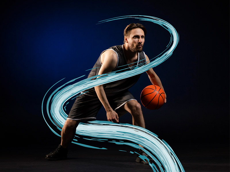 背包颜色很骚啊！😐杨瀚森背着一个粉色书包跟队前往勇士主场